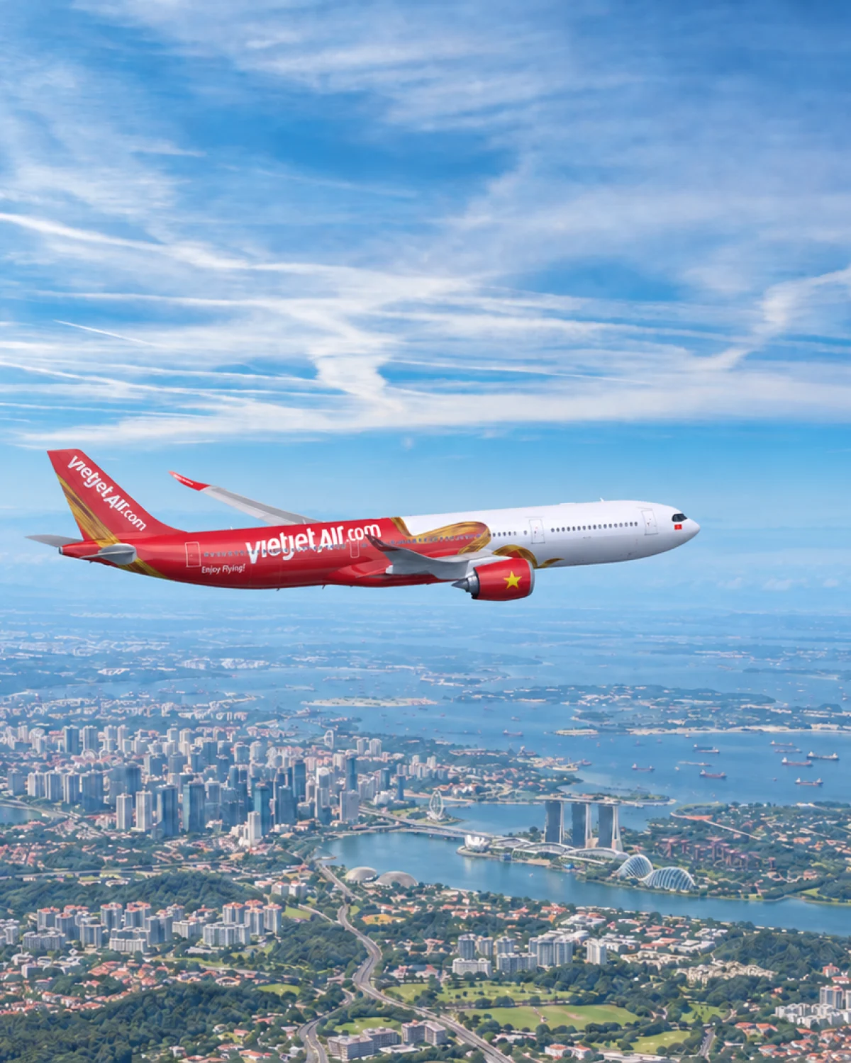 Máy bay Vietjet trên bầu trời Singapore